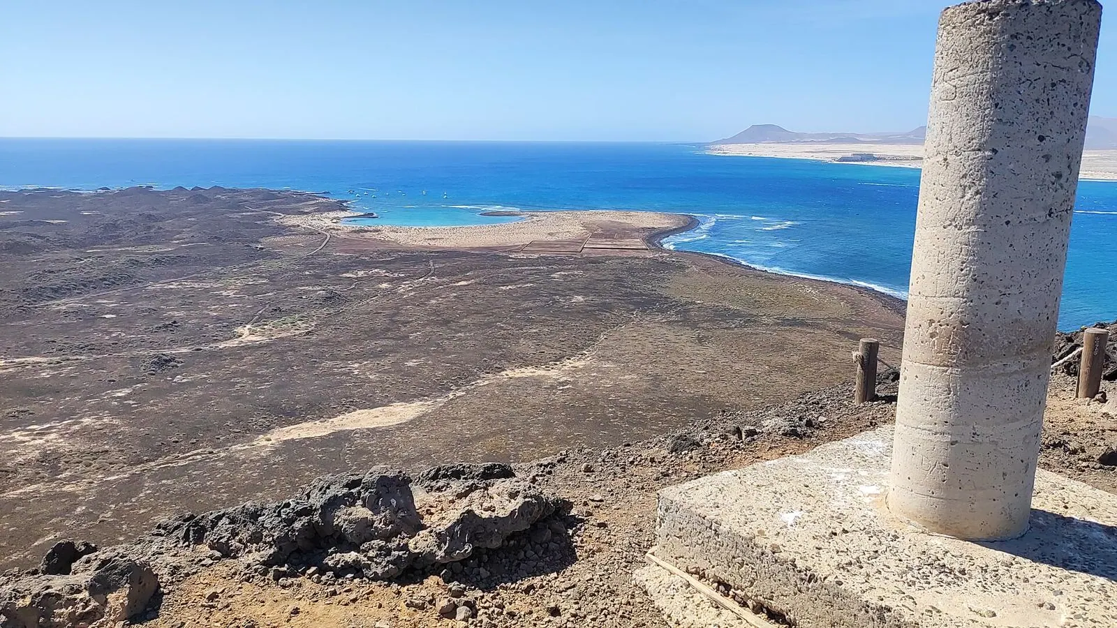 Isla de Lobos circular trail seen from the La Caldera viewpoint